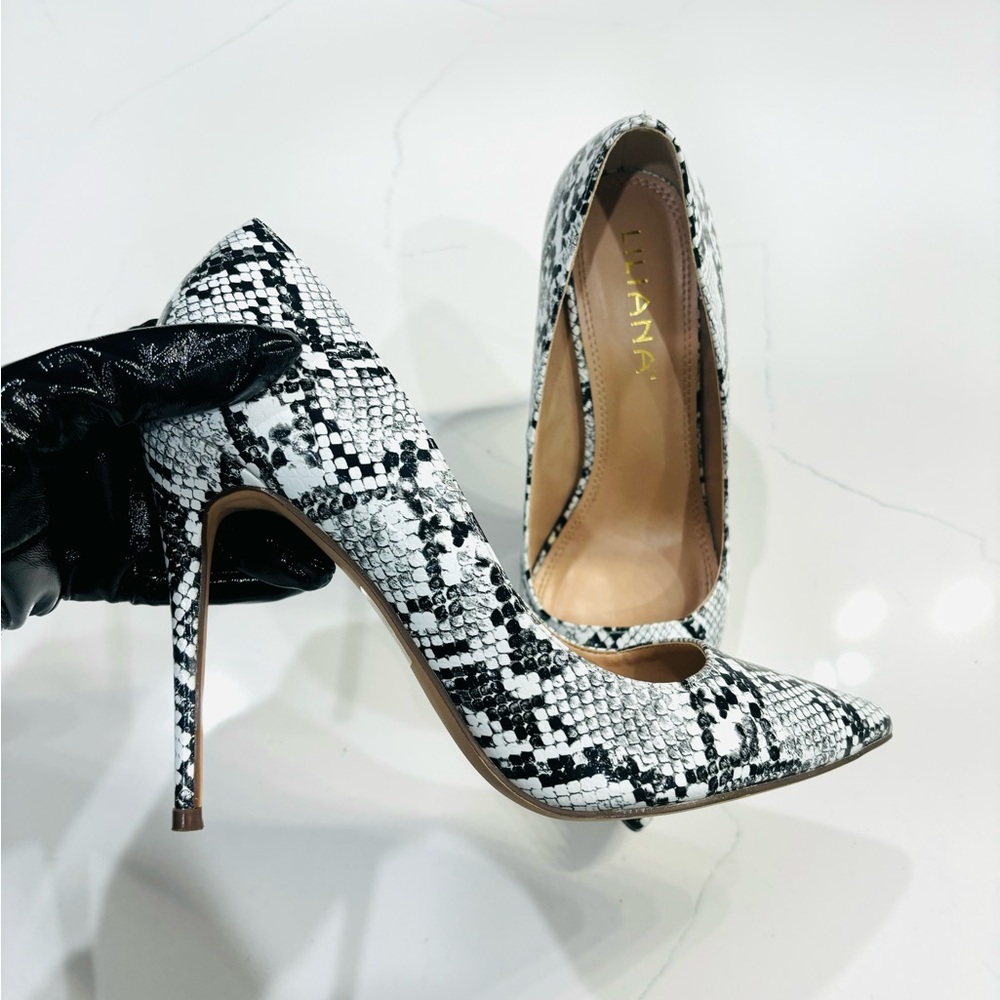 Liliana Black & White Snake-Print Pointed Stiletto Pumps